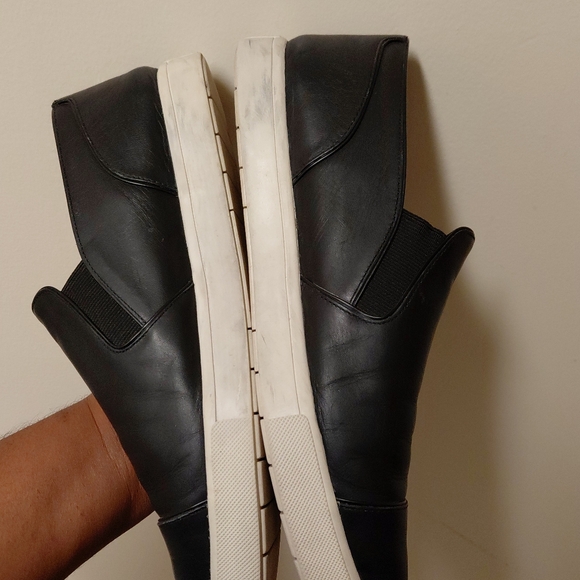 Vince Women's Black Pointy Toe Slip-On Sneakers Size 7.5 - Picture 6 of 9